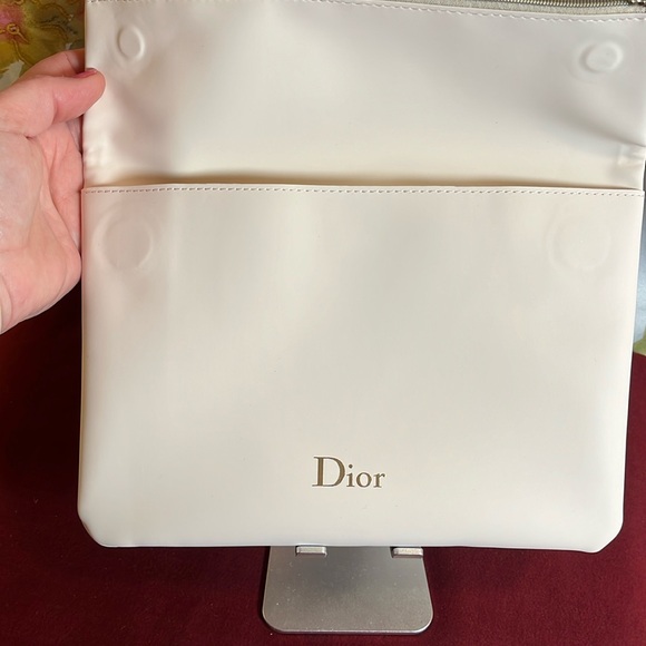 Beauty Off White pouch - Picture 2 of 7